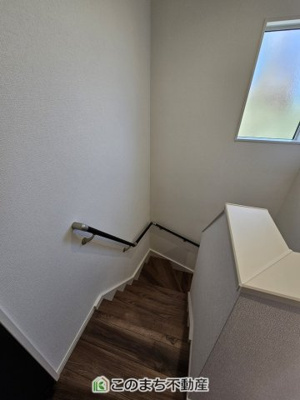 【設備】 | ワイウッドコート宇都宮市兵庫塚第1期　3号棟 | 手すり付きで小さなお子様にも安心の階段スペースです☆