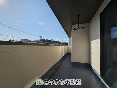 【バルコニー】 | ワイウッドコート宇都宮市兵庫塚第1期　3号棟 | 南向きバルコニーがございます！
陽当りが確保されておりますので洗濯物も速乾です！