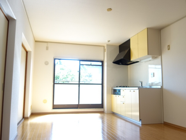 リバーサイド北別府の居間・リビング