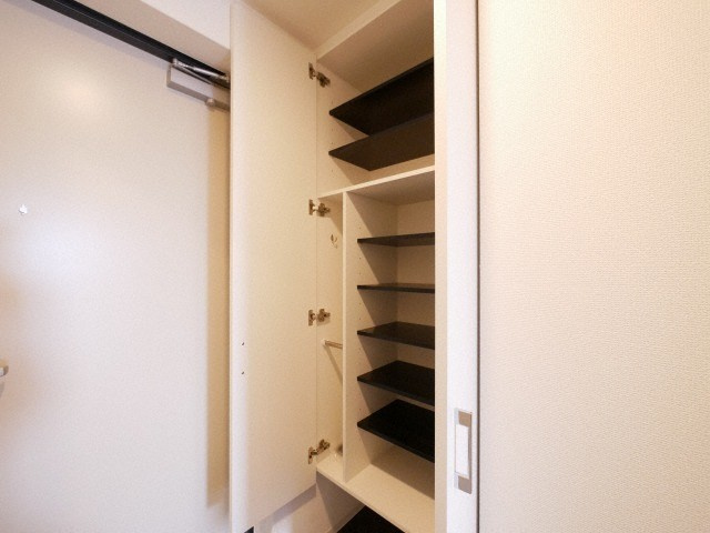 セレニテ西中島アリア弐番館の収納