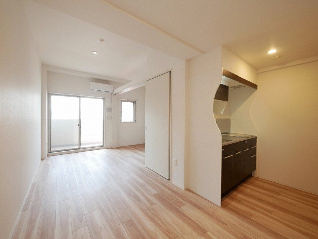 セレニテ西中島アリア弐番館の居間・リビング