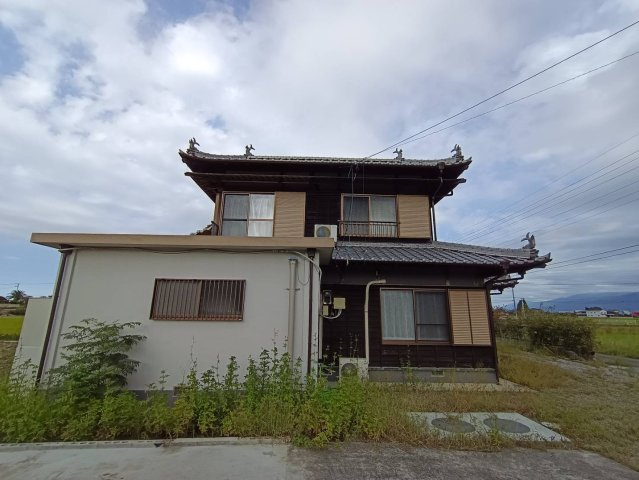 西条市丹原町古田265　中古住宅の外観