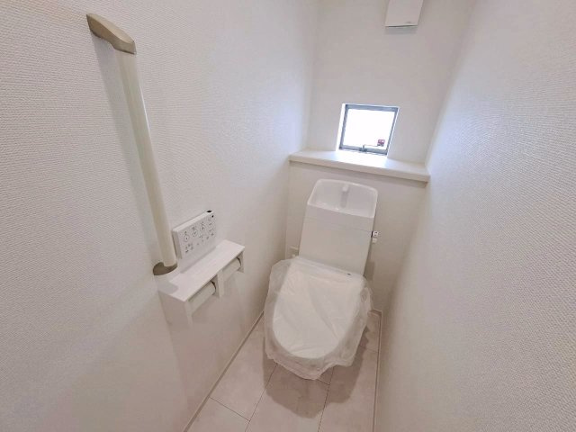 中頭郡読谷村字瀬名波の新築一戸建のトイレ