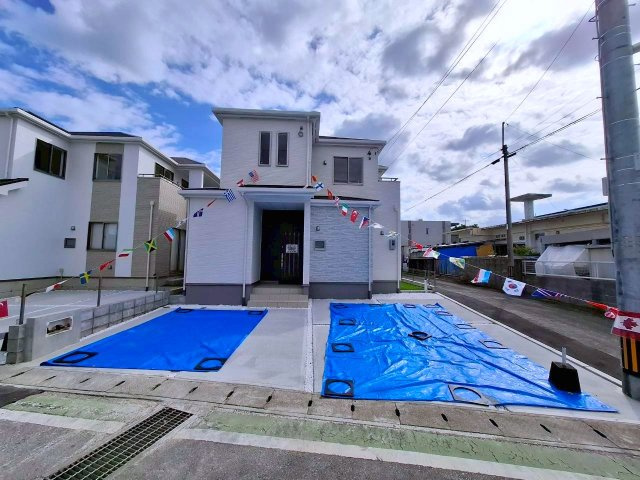 中頭郡読谷村字瀬名波の新築一戸建の前面道路含む現地写真