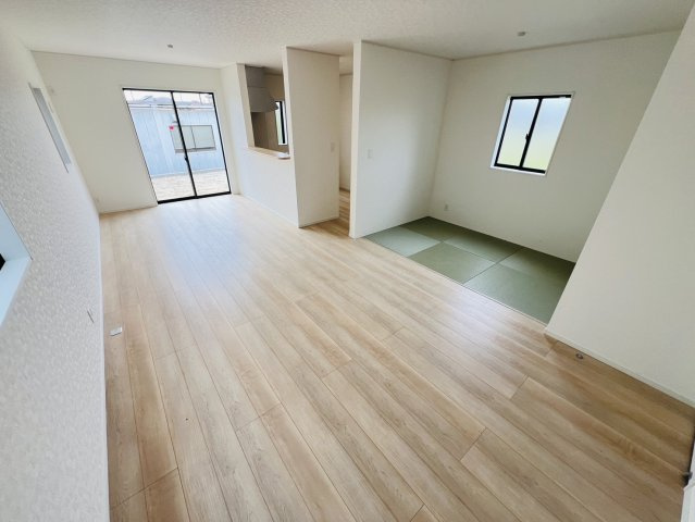 高浜市小池町6丁目2番13『仲介手数料無料』新築戸建ての前面道路含む現地写真