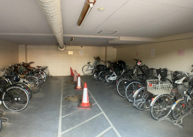 【駐輪場】 | 相武台西パークホームズ | マンションの駐輪場は、事前に空きがあるか確認を取ると安心です。せっかく入居したのに駐輪スペースがない！なんてことになったら大変ですよね。そこで、内見時や購入前にはまず事前に確認しておくと良いでしょう。