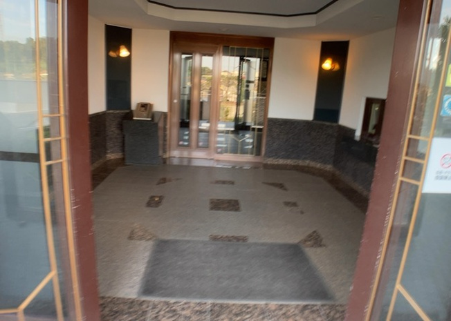 【ロビー】 | 相武台西パークホームズ | ラウンジは、マンションの共用スペースに椅子やテーブルなどを配置した利用者が寛げる空間です。屋内型ラウンジと屋外型ラウンジがあります。共用部分の管理状況と合わせて、詳細については現地でご確認ください。