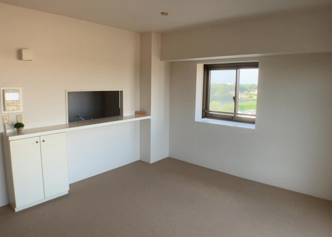 【居間・リビング】 | 相武台西パークホームズ | 直線タイプはLとDKを一直線に並べた形で対面キッチンのタイプです。一般的なのでよく見かけるかもしれません。直線タイプに似た直接アイランドタイプは、キッチンとダイニングの間に壁がない分広く感じられます。