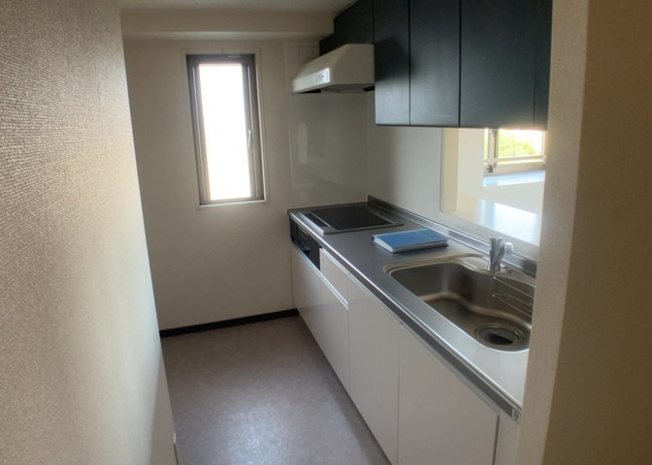 【キッチン】 | 相武台西パークホームズ | 標準的なシステムキッチンの横幅は、165cm～300cm程度です。2100・2400・2550・2700などミリ単位で表記されます。普段どのように料理をするのかを想定しながら合ったサイズを選びましょう