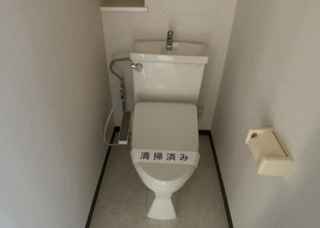 【トイレ】 | 相武台西パークホームズ | トイレは大きさや形、機能、抗菌性などが異なる多種多彩なタイプが各メーカーから出ています。それぞれに良さがあるため、事前にどういったタイプのトイレがいいのかをご家庭内で決めて、内見に行くといいでしょう。