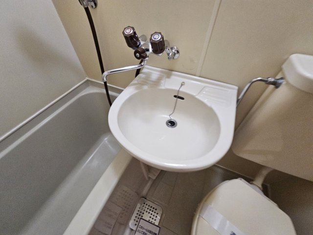 神戸市北区鈴蘭台北町４丁目のアパートの洗面所