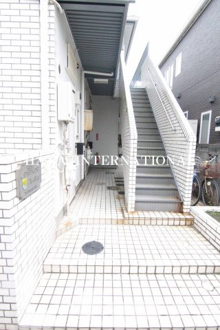 ローズアパートＲ４８番館のエントランス