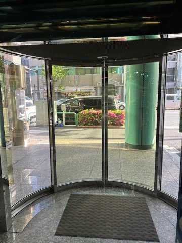 KSKビルのエントランス
