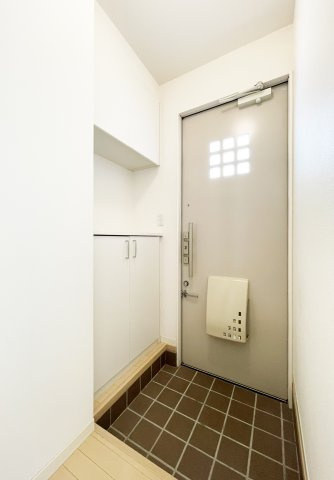 シャーメゾンサンモール A棟の玄関