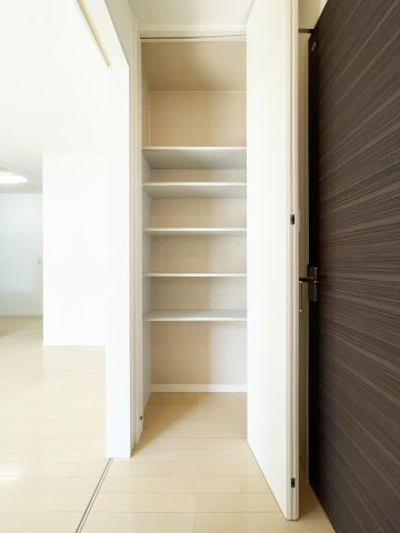 シャーメゾンサンモール A棟の収納