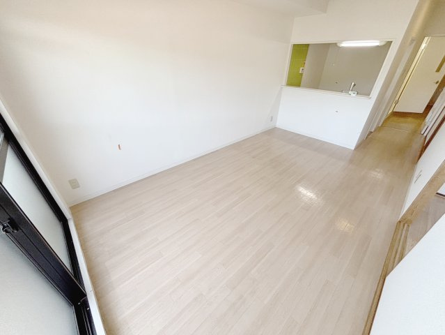 日宝ポニクレール府中の居間・リビング