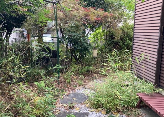 【庭】 | 庭があることでガーデニングや家庭菜園はもちろん、こどもの遊び場やペットを放して遊ぶことができます。また、家の周囲に余裕があるということです。隣地との間があれば、十分な日当たりと、風通しが確保できます。