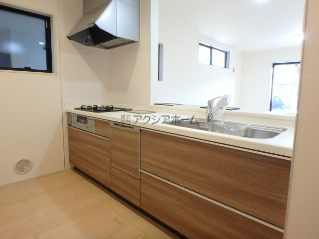 狭山市東三ツ木・全3棟　新築一戸建　2号棟　～陽当たり良好～の区画図|【全3棟・2号棟】南道路につき陽当たり良好！駐車並列2台可(車種による)