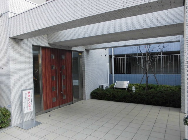 アイシンフォニー三ノ輪のエントランス