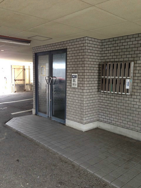 シングルマンション二見のエントランス