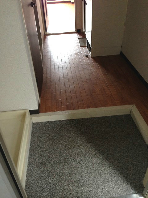シングルマンション二見の玄関
