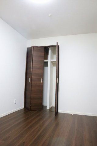 ロイヤルガーデン徳島駅西の洋室