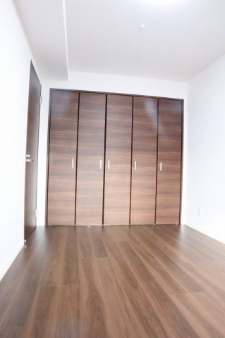 ロイヤルガーデン徳島駅西の洋室