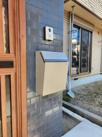 港区宝神町貸家のエントランス|ポスト設置済
