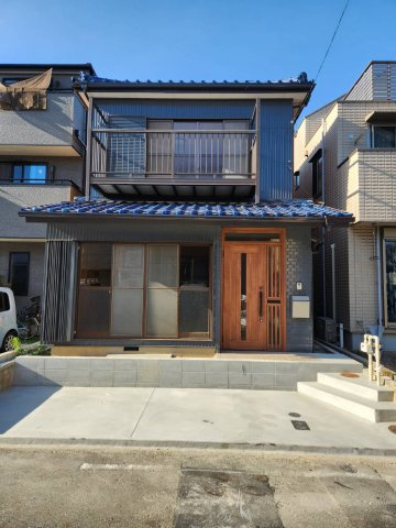 港区宝神町貸家の外観|清潔なエントランスです