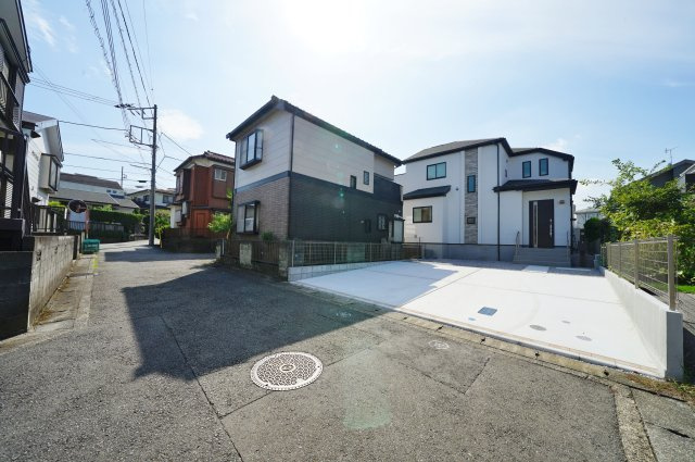 【横浜市旭区笹野台4丁目62-21新築戸建て】★仲介手数料無料★（笹野台小学校・希望が丘中学校）の前面道路含む現地写真