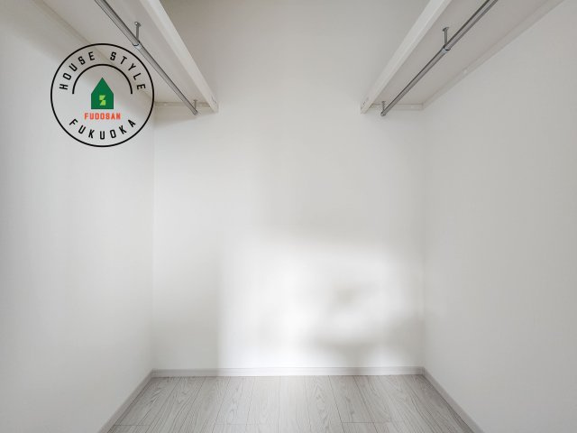 福岡市東区雁の巣1丁目第4-2棟（1号棟）の収納|洋服や大きな荷物が多い方や人数の多いご家族などは、一般的なクローゼットよりもウォークインクローゼットのほうが使い勝手が良いです。