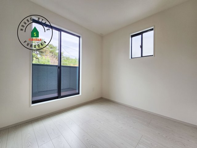 福岡市東区雁の巣1丁目第4-2棟（1号棟）の子供部屋|柔らかい陽光が差し込む明るいお部屋を演出する設計。彩光の取れる窓が気持ちの良いお部屋を創り上げます。