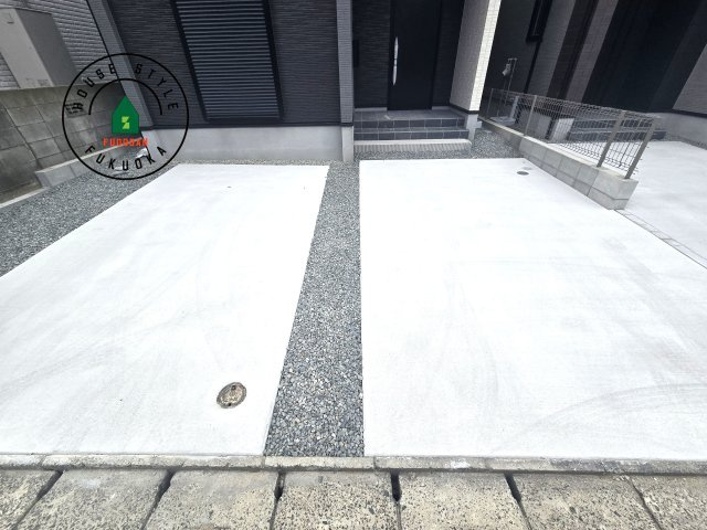 福岡市東区雁の巣1丁目第4-2棟（1号棟）の駐車場|広々した駐車場になります。3台並列駐車となります。