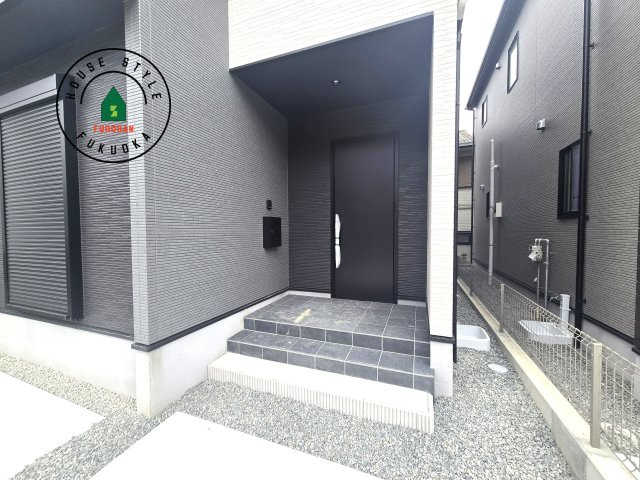 福岡市東区雁の巣1丁目第4-2棟（1号棟）の玄関|おでかけの時も帰った時も、「我が家」を最初に感じでもらえる素敵な空間に。