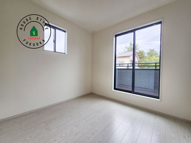 福岡市東区雁の巣1丁目第4-2棟（2号棟）の子供部屋|柔らかい陽光が差し込む明るいお部屋を演出する設計。彩光の取れる窓が気持ちの良いお部屋を創り上げます。