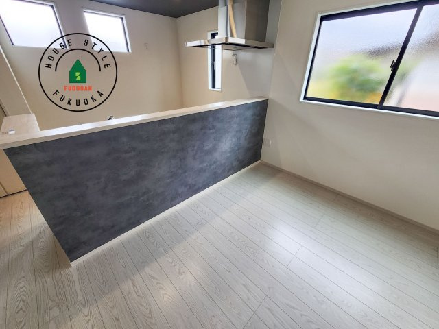 福岡市東区雁の巣1丁目第4-2棟（2号棟）のダイニング|キッチンから立ち込める香りが今日の料理を期待させます。