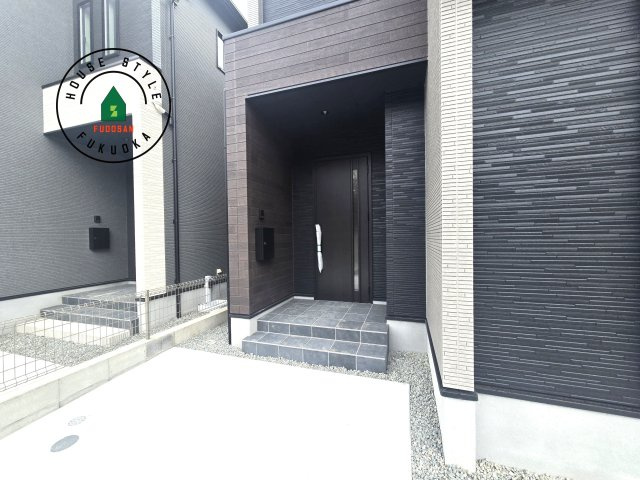 福岡市東区雁の巣1丁目第4-2棟（2号棟）の玄関|おでかけの時も帰った時も、「我が家」を最初に感じでもらえる素敵な空間に。