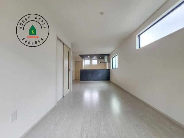 福岡市東区雁の巣1丁目第4-2棟（2号棟）の居間・リビング|ご家族を近くに感じられる対面キッチンのLDK。会話もはずみそうですね。