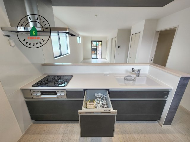 福岡市東区雁の巣1丁目第4-2棟（2号棟）のキッチン|キッチン。グリル・食器洗い乾燥機・浄水器も完備。
