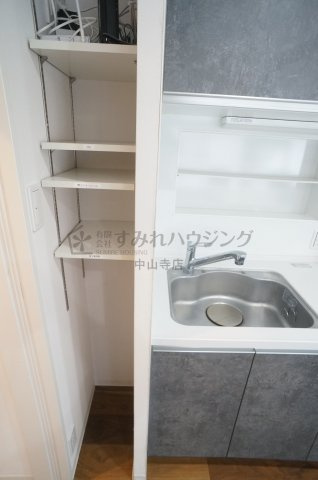 宝塚市泉町の事務所のキッチン