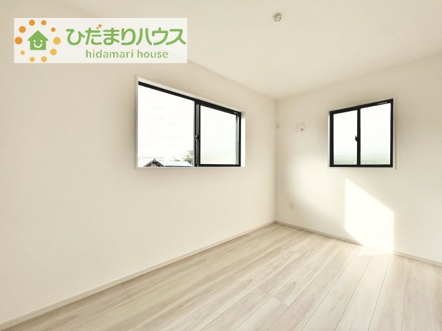 【洋室】 | つくば市玉取1期　新築戸建　2号棟 | お掃除しやすく、清潔感を保てるのでダニも発生しにくいフローリング♪