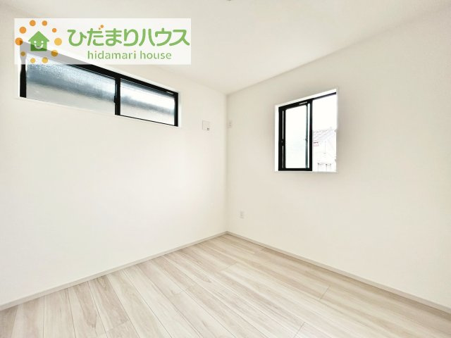 【洋室】 | つくば市玉取1期　新築戸建　2号棟 | 机にベットを置けば子供部屋の完成です！