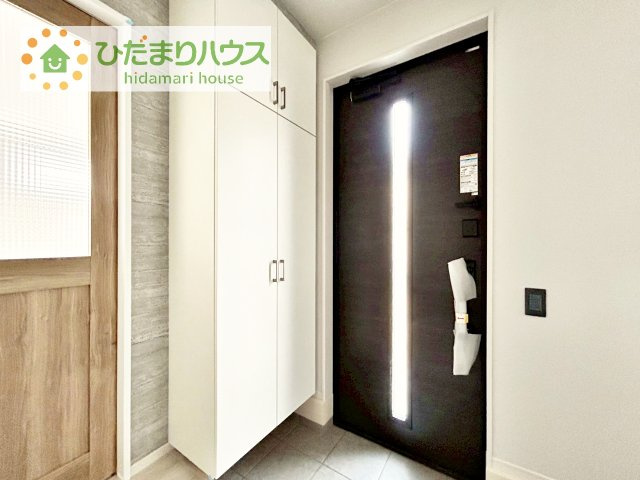 【玄関】 | つくば市玉取1期　新築戸建　2号棟 | 丁度良い靴箱のサイズ♪これだけあれば家族全員の靴がしまえてスッキリ(^O^)