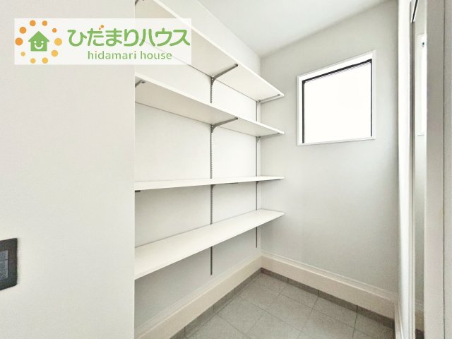 【収納】 | つくば市玉取1期　新築戸建　2号棟 | シューズクロークは、レインコートやベビーカー、ゴルフバッグなど大きな荷物を置けるので、
いつでも玄関を綺麗に保てます(*^-^*)