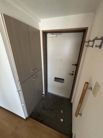 プレステージ市川Ⅱの玄関