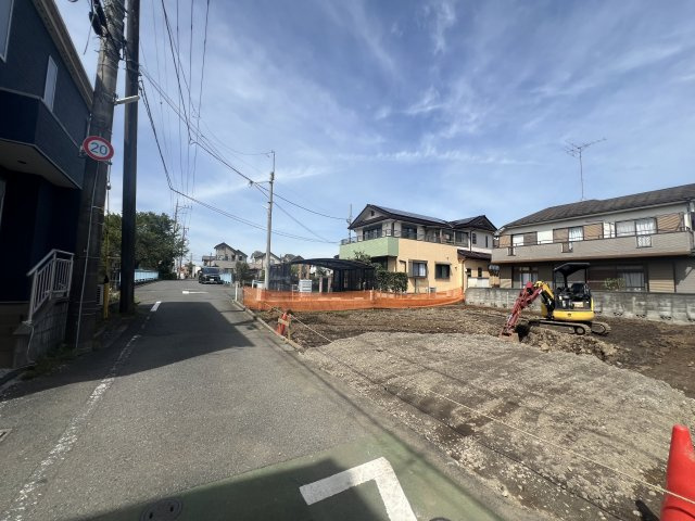 立川市上砂町3丁目　新築戸建の前面道路含む現地写真