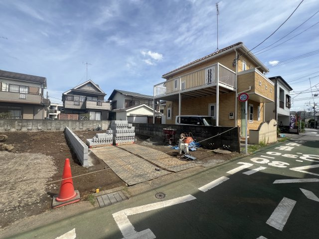 立川市上砂町3丁目　新築戸建の前面道路含む現地写真