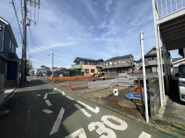 立川市上砂町3丁目　新築戸建の前面道路含む現地写真