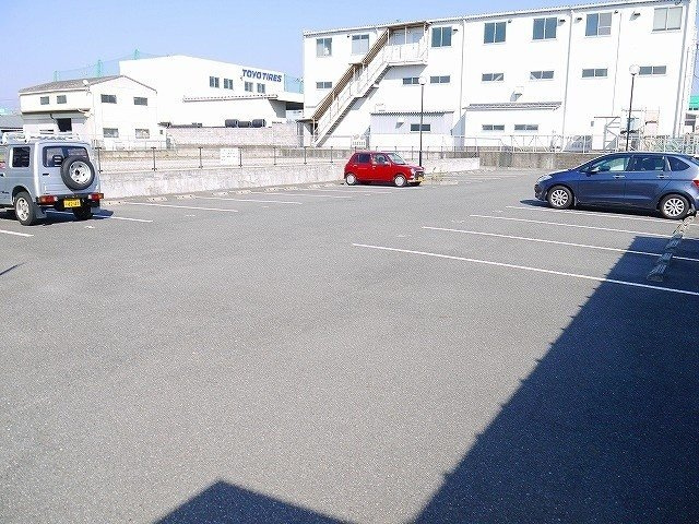 レオパレスセドナの駐車場|駐車場に車を止められます