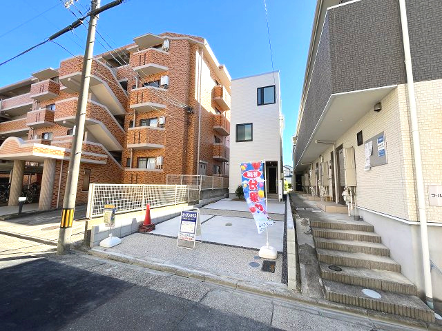 南区鶴田208①　新築戸建の前面道路含む現地写真|前面道路